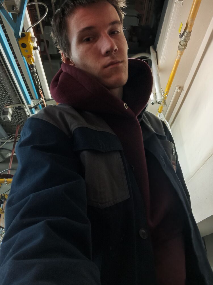  49633561  , 22 ,    