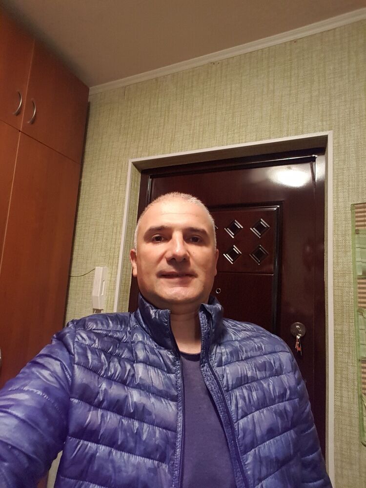  20256141  Alik, 42 ,    