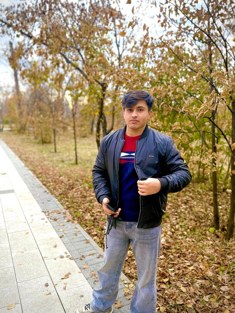  54284801  Khan, 21 ,    