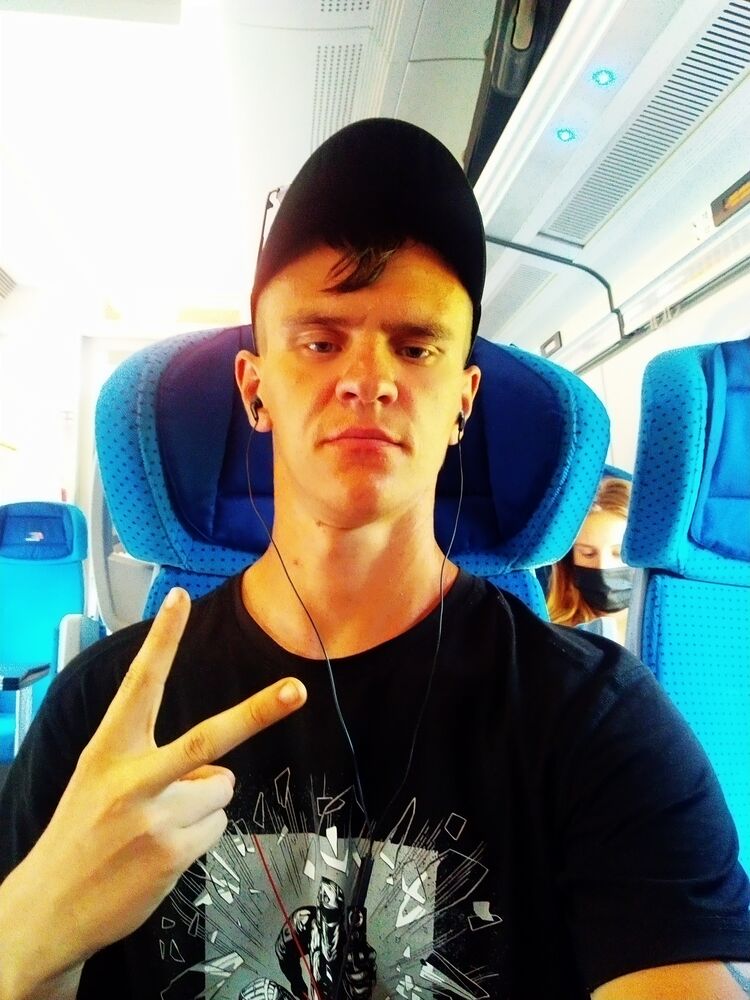  24257621  Victor, 29 ,    