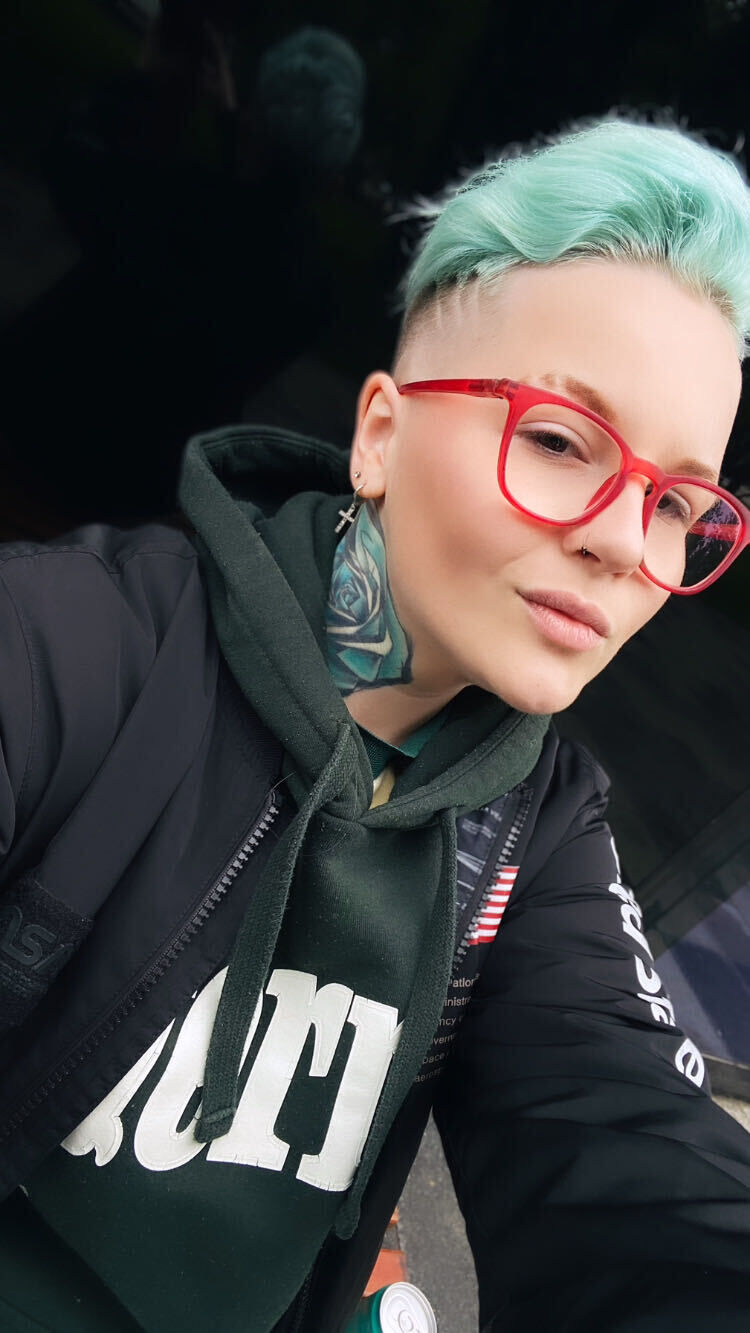  ,   Elli, 26 ,   ,   , c 