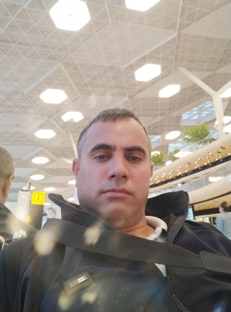  35782641  Mansur, 44 ,    