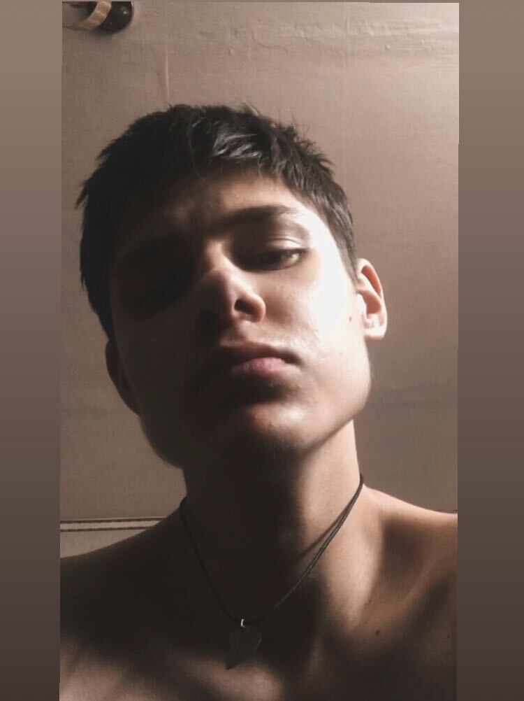  28684341  Artem, 22 ,    