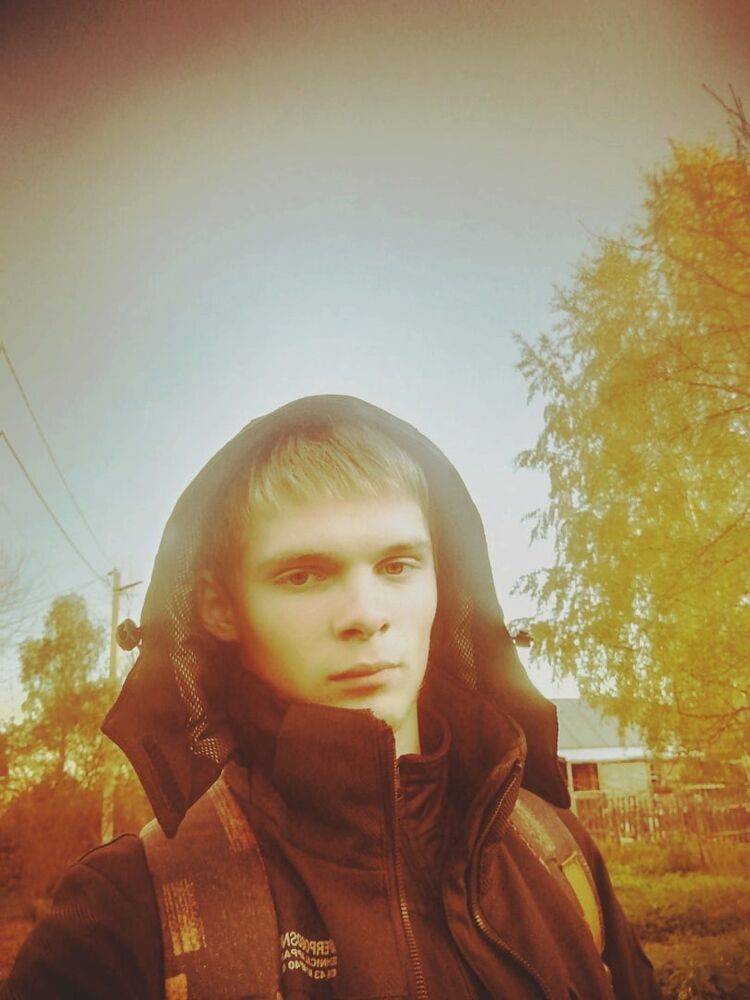  25504871  Artur, 21 ,    