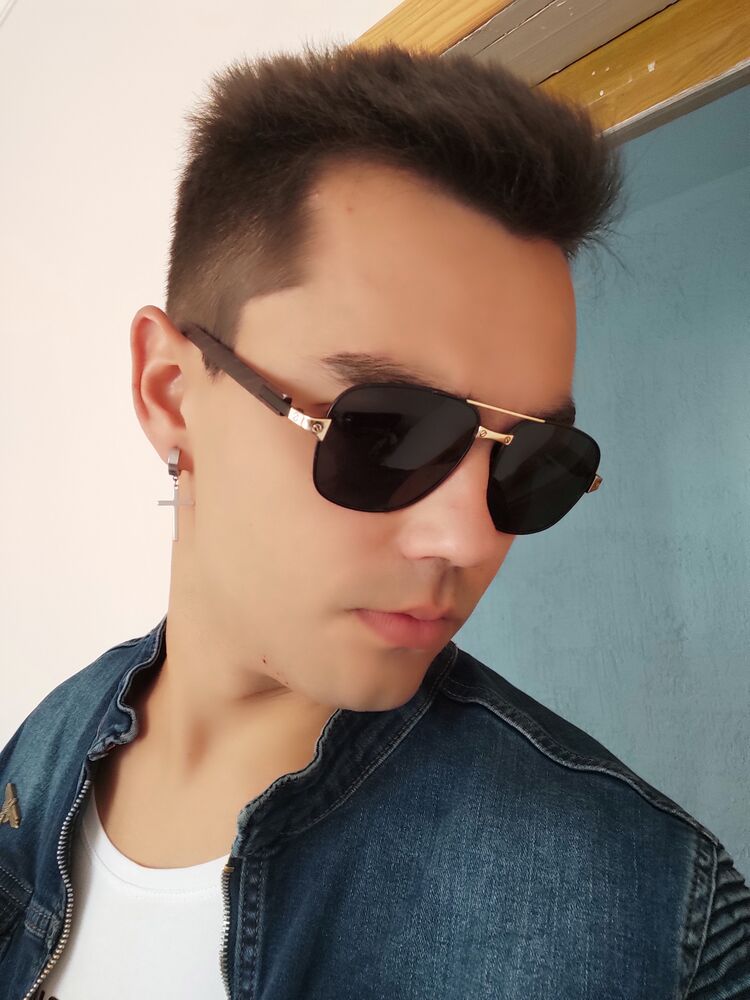  ,   Lion, 28 ,  