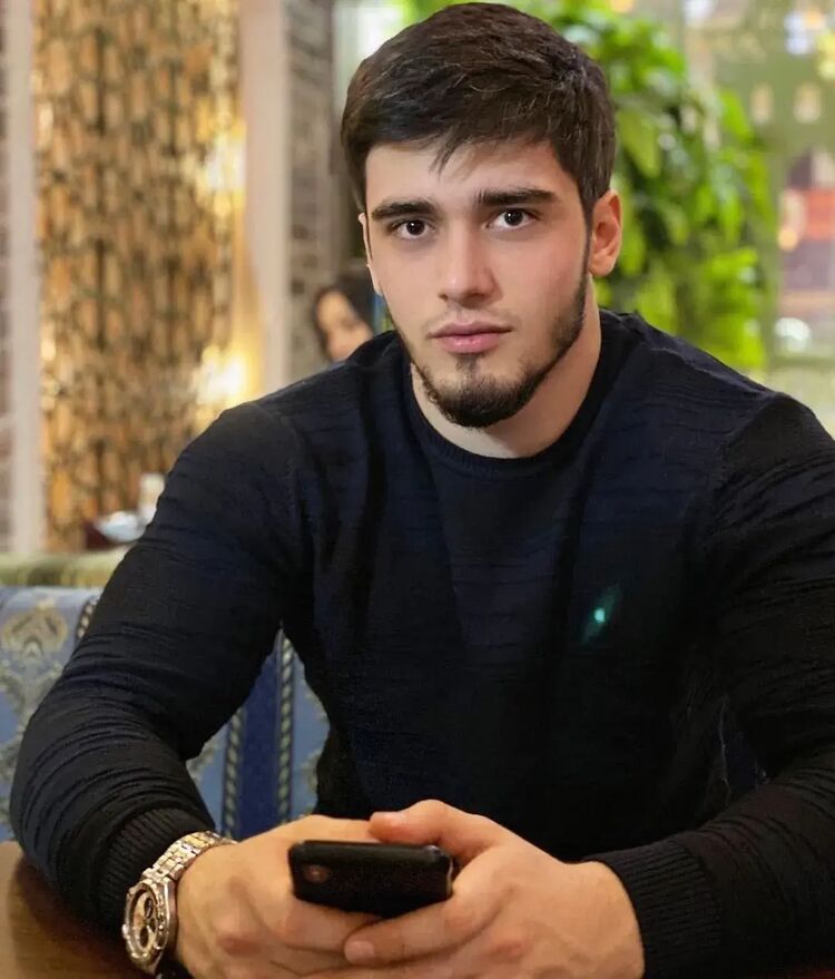  49458371  Ali, 43 ,    