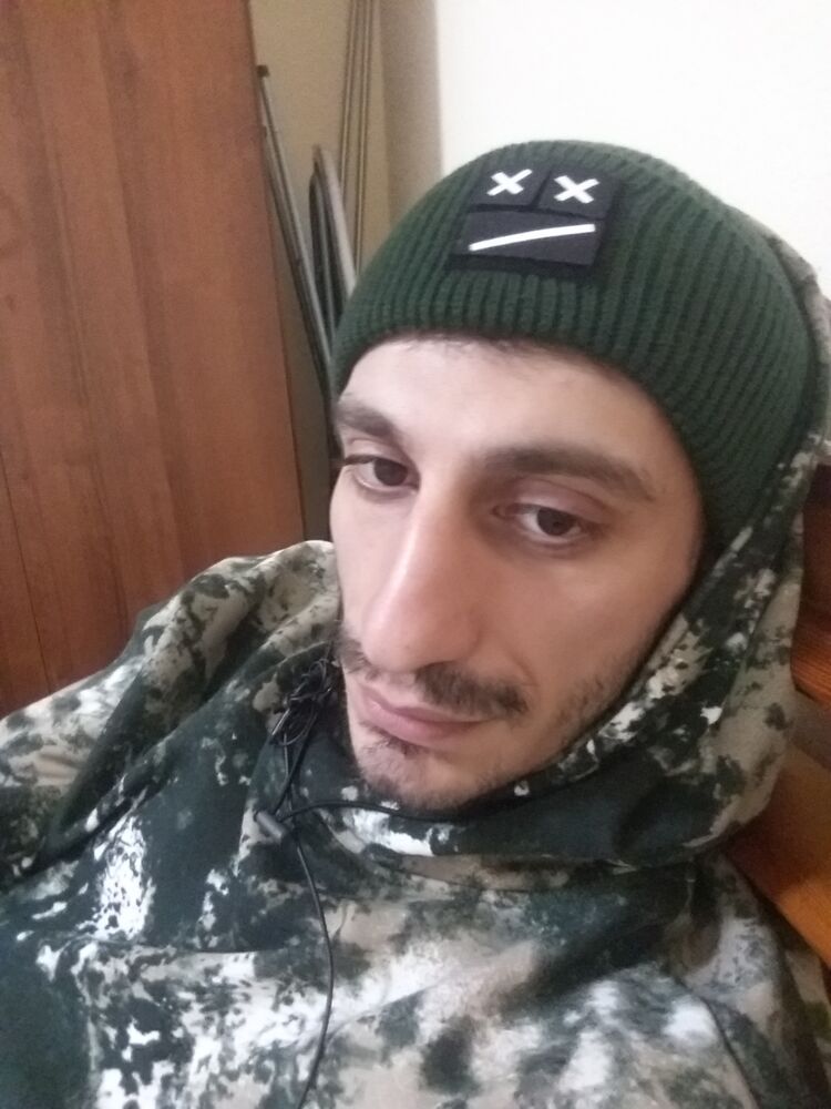  ,   Karlen, 32 ,   ,   