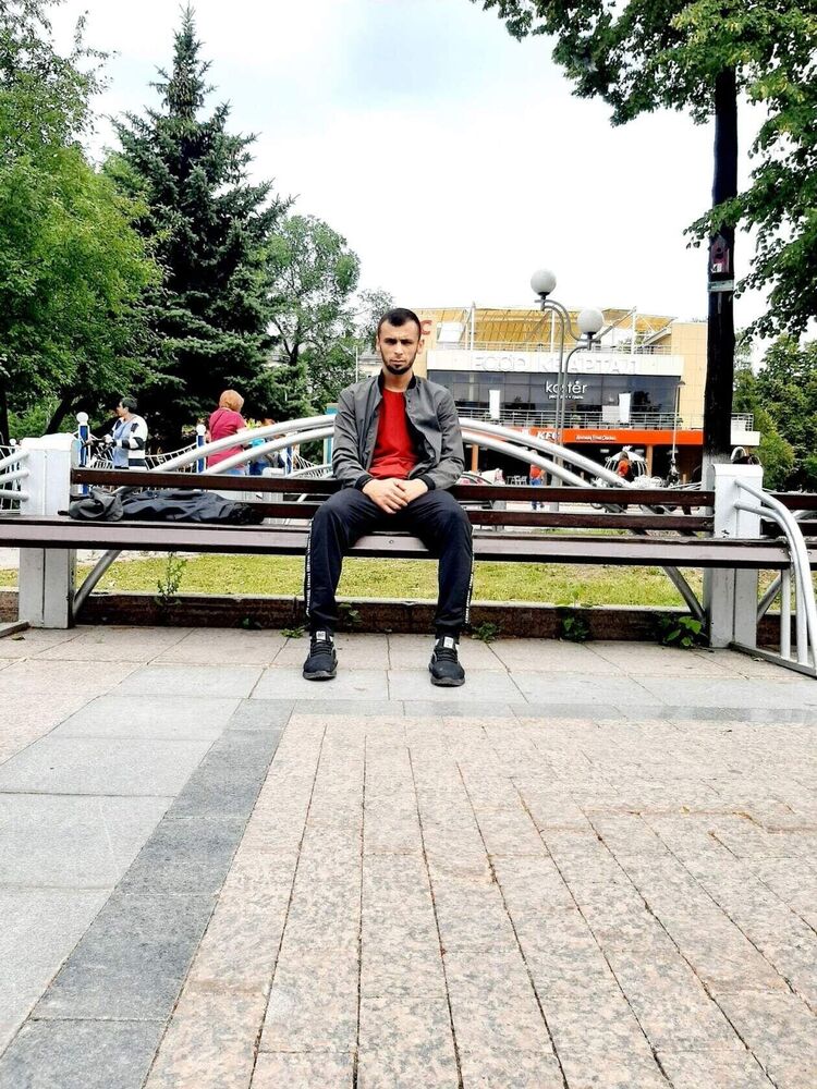  30657691  Roman kolov, 29 ,    
