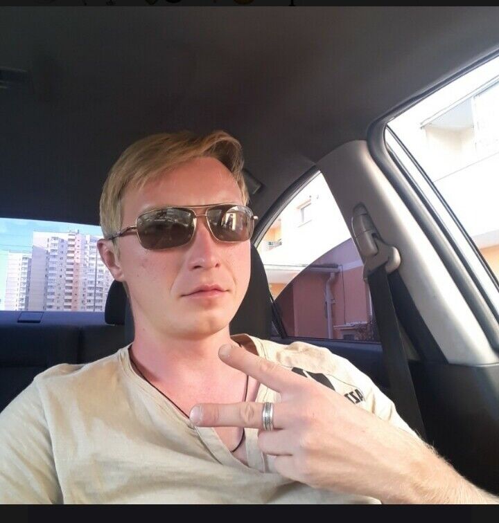  21074961  Nikolas, 35 ,    