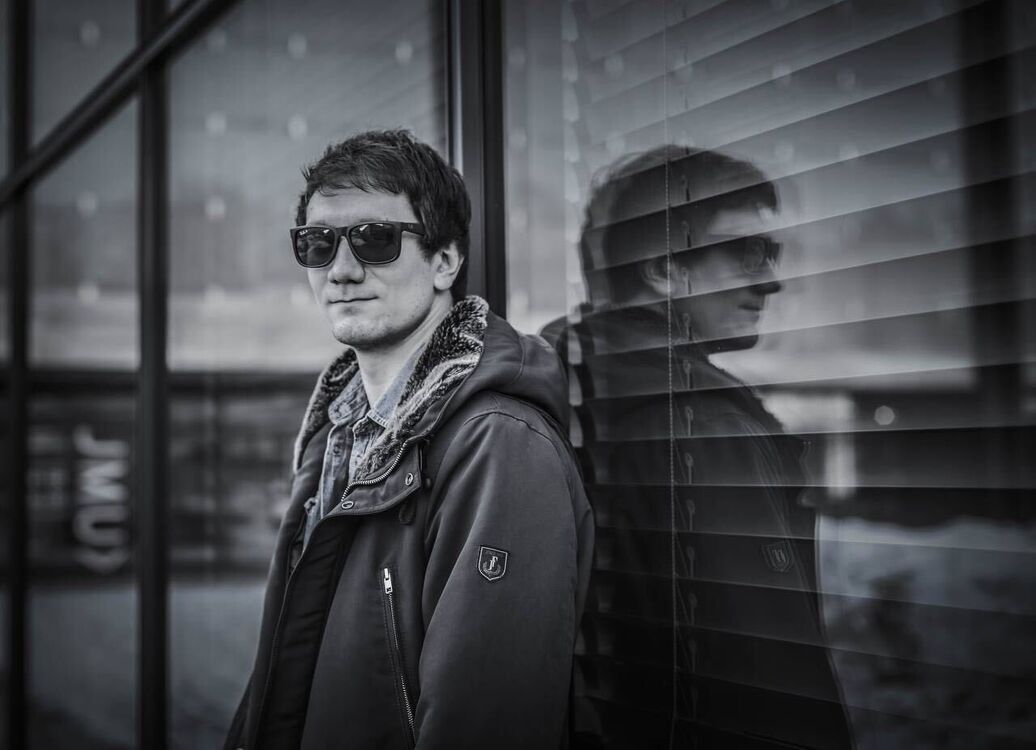  54372751  ˸, 27 ,    -