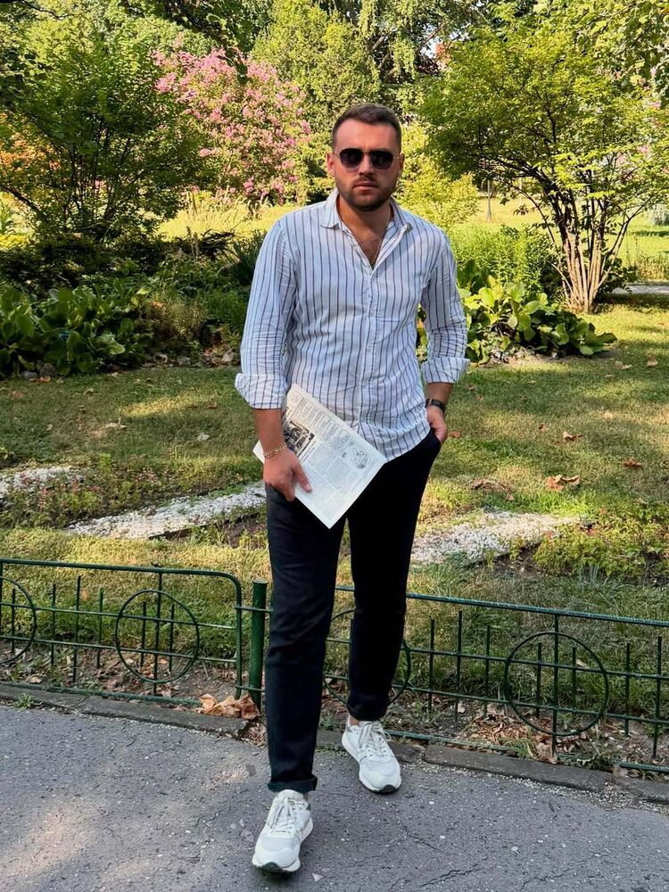  53161751  Viktor, 37 ,    