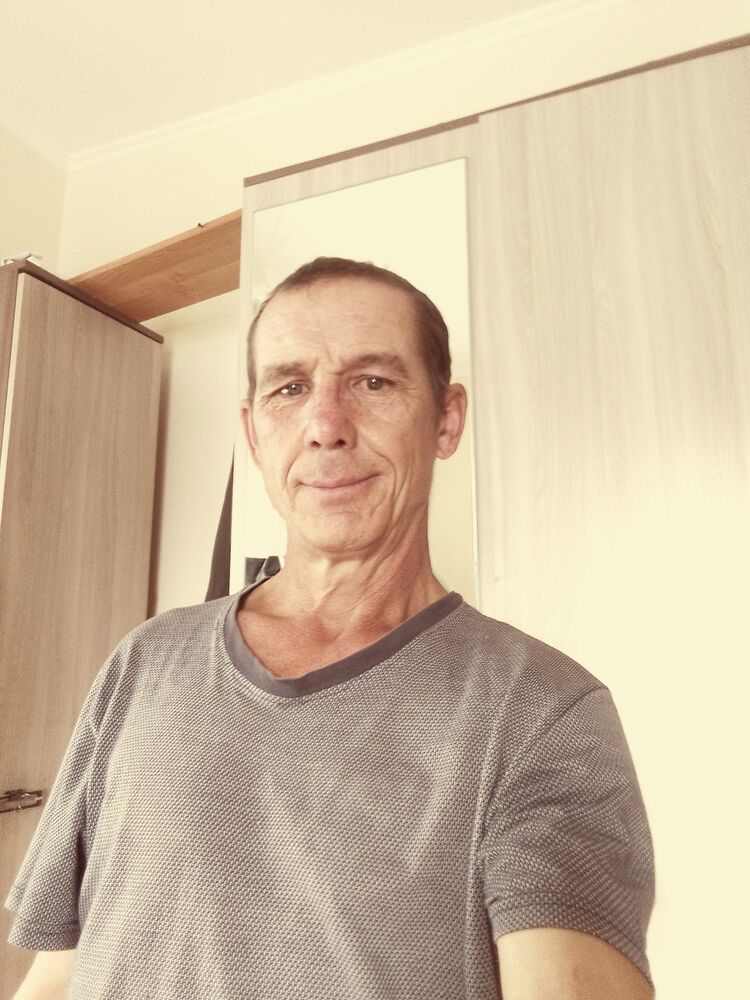  35787251  Evgeni, 51 ,    