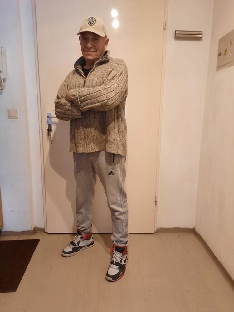 22056481  , 76 ,    