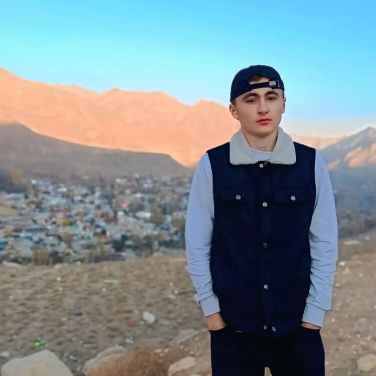  54692901  Amir, 20 ,    