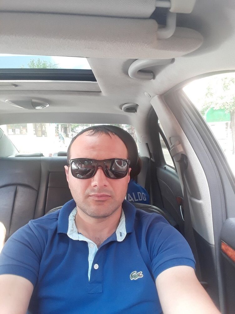  10555521  Zviadi, 43 ,    