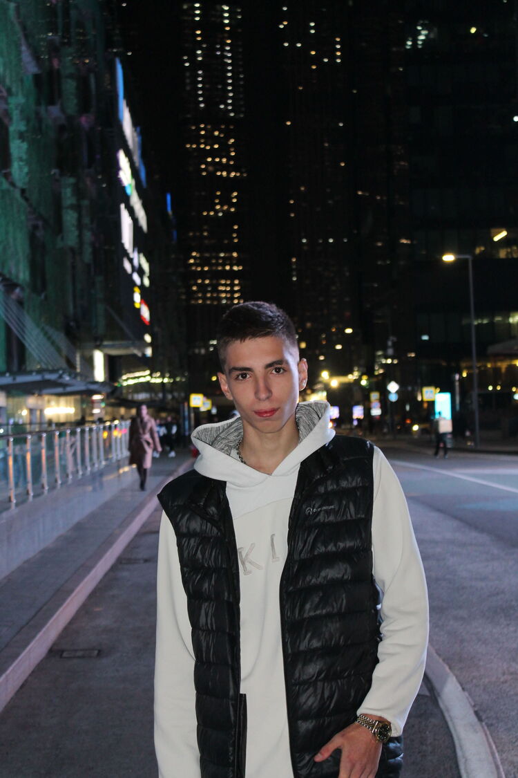  30171271  Stanislav, 21 ,    