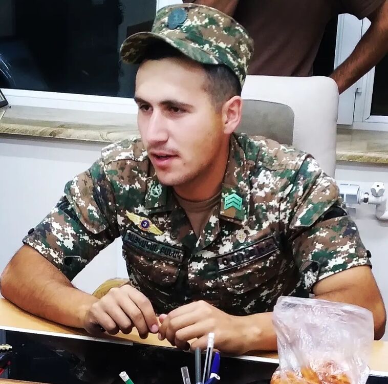  31118921  Ruben, 23 ,    