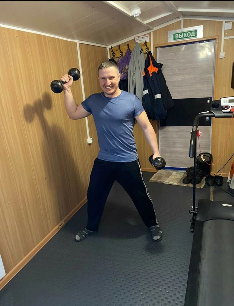  30220641  Viktor, 40 ,    