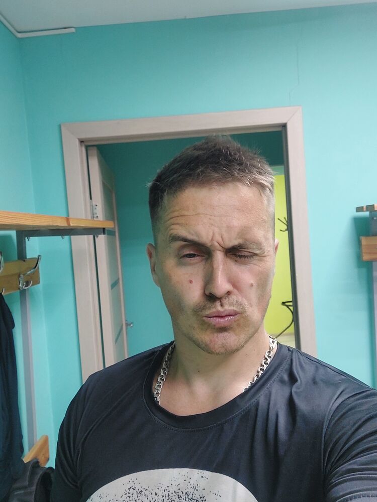  27064701  Artem, 39 ,    