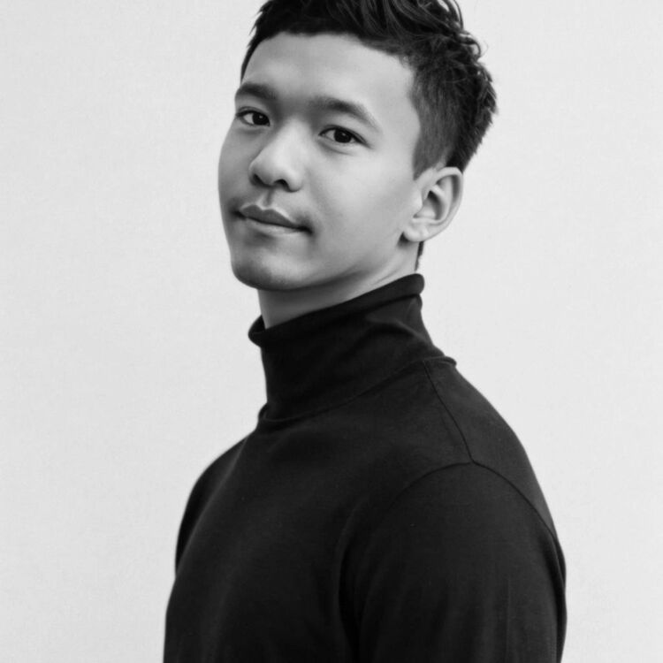  52128491  Artur, 27 ,    