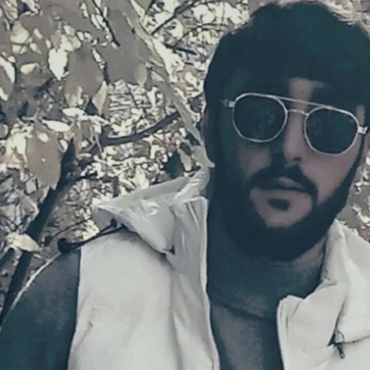  51000361  Artur, 24 ,    