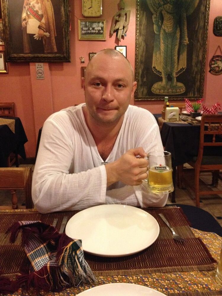  51077891  Denis, 44 ,    