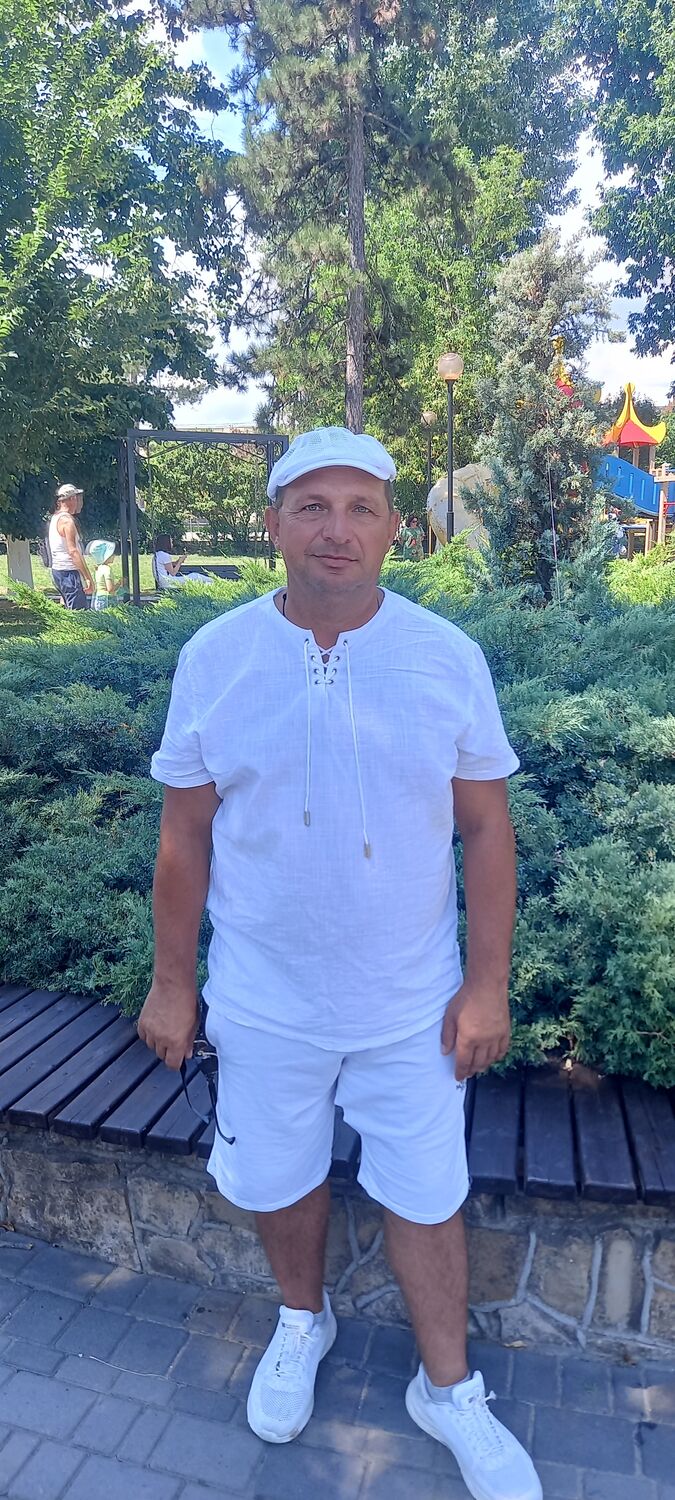  39040811  Vladislav, 47 ,    