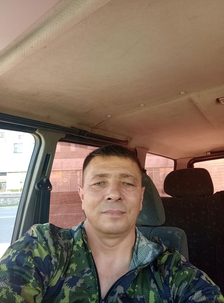  37193271  Vitalii, 42 ,    