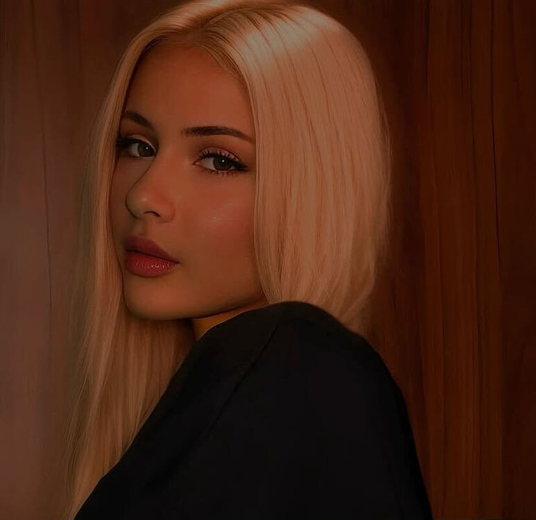  ,   Emilia, 22 ,   ,   