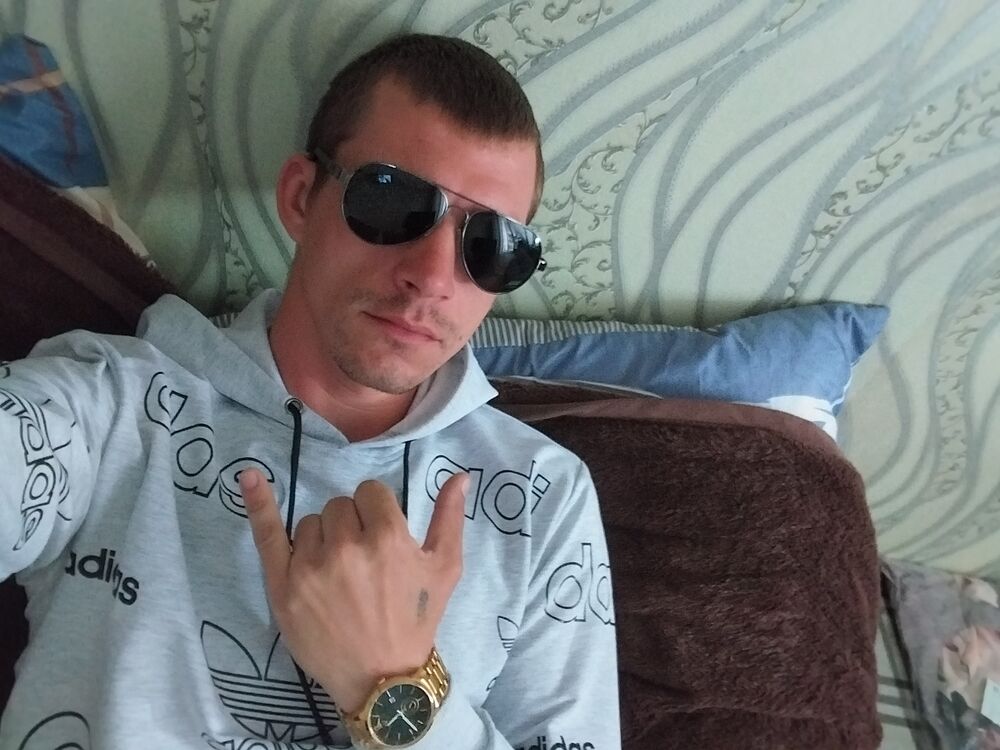  34167211  Filipp, 28 ,    