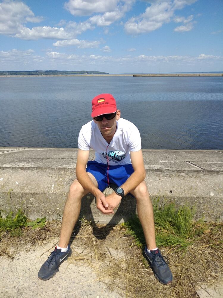  ,   Anton, 33 ,     , c 