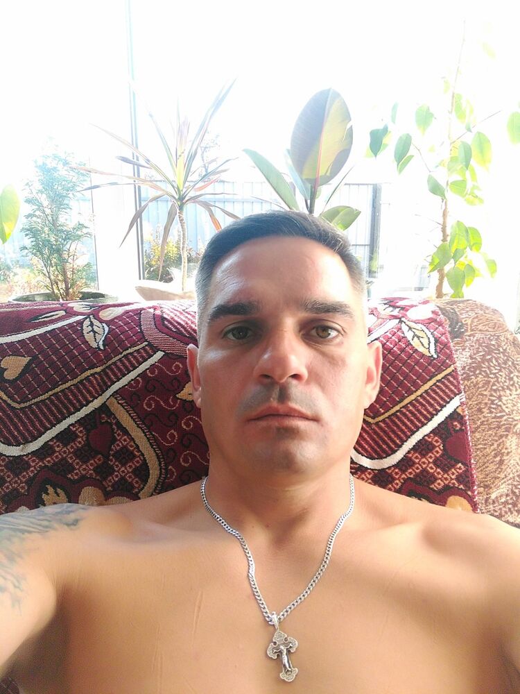  13736131  Alex, 42 ,     