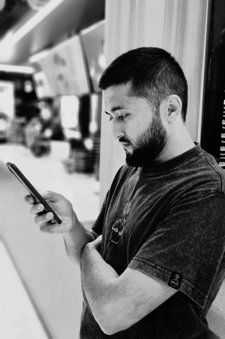  --,   Aram, 28 ,   ,   