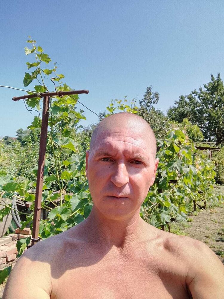  52687291  Andrei, 46 ,    