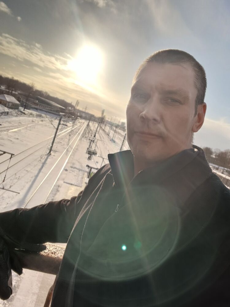  48703871  Aleksej, 40 ,    