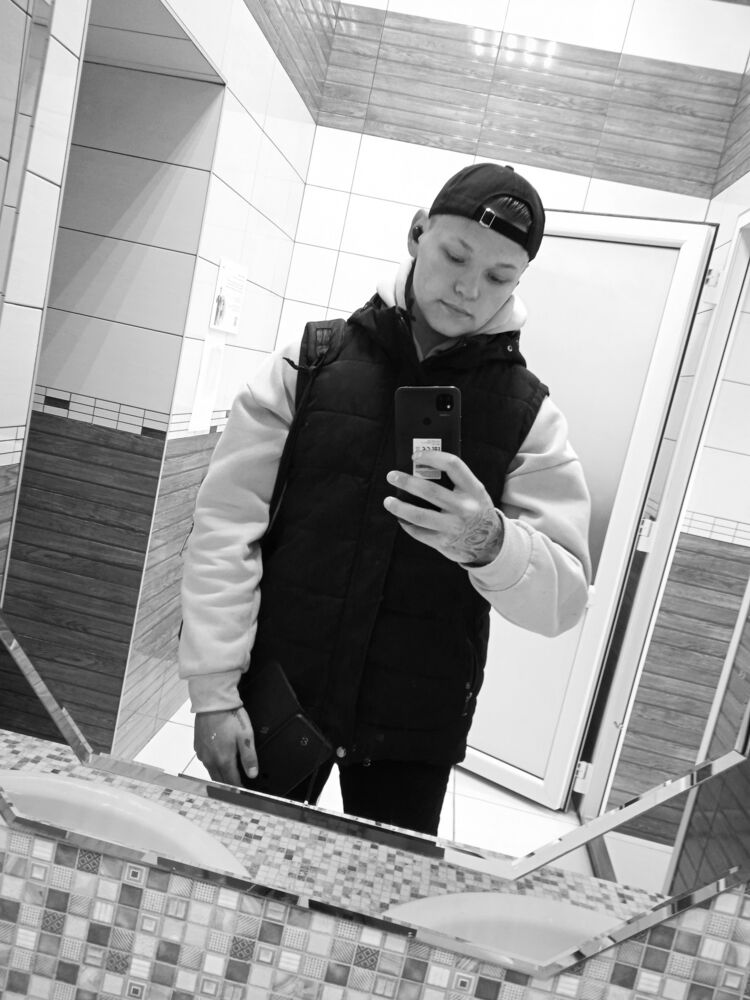  27790241  Viktor, 24 ,    