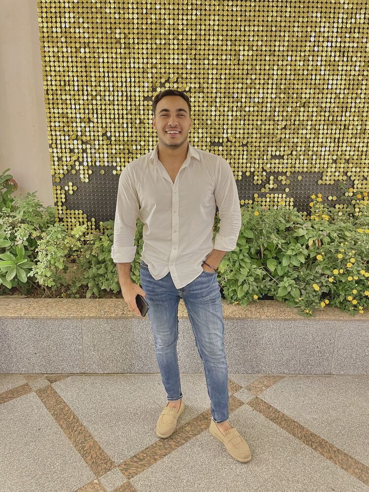  27549561  Yousef, 25 ,    