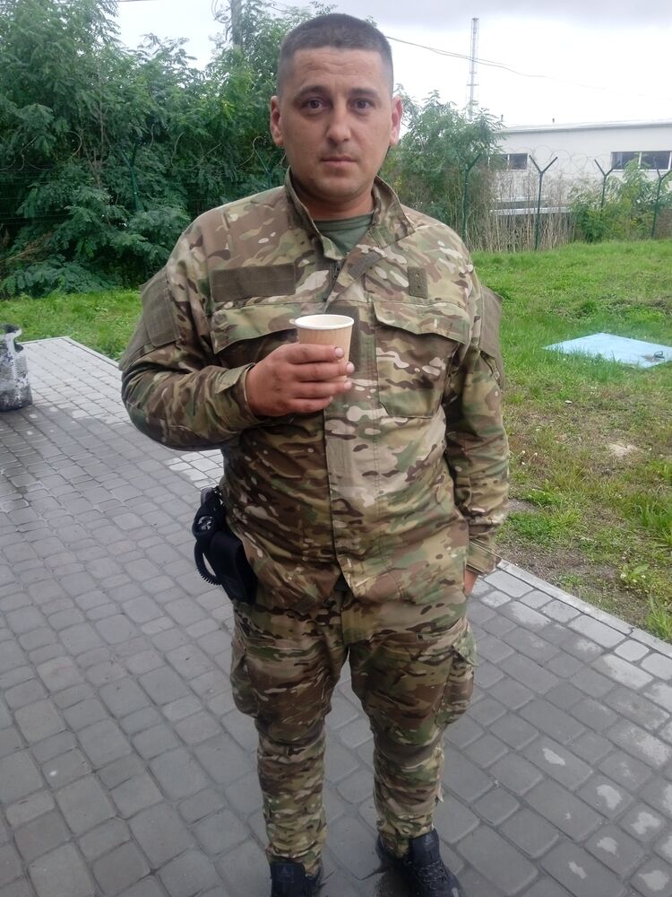  53995181  Viktor, 30 ,    