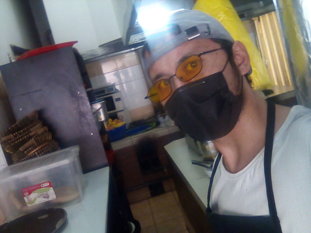  21127331  Shax, 32 ,    