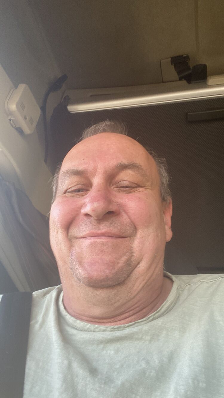  51232361  Richard, 56 ,    Praha