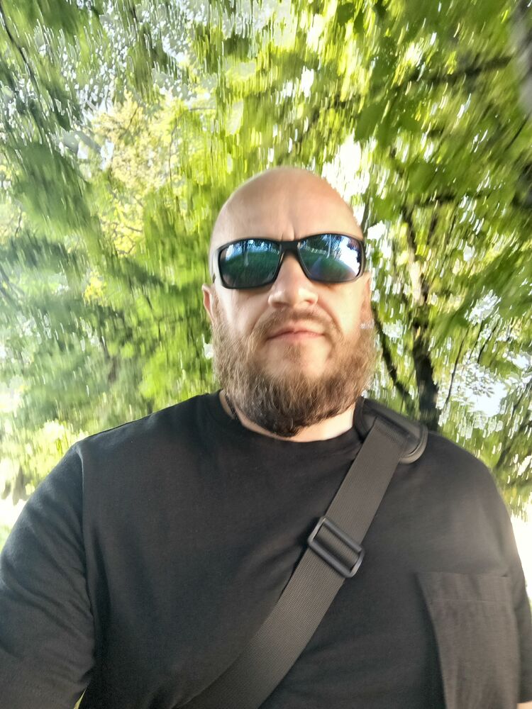  53529931  Sergei, 45 ,    