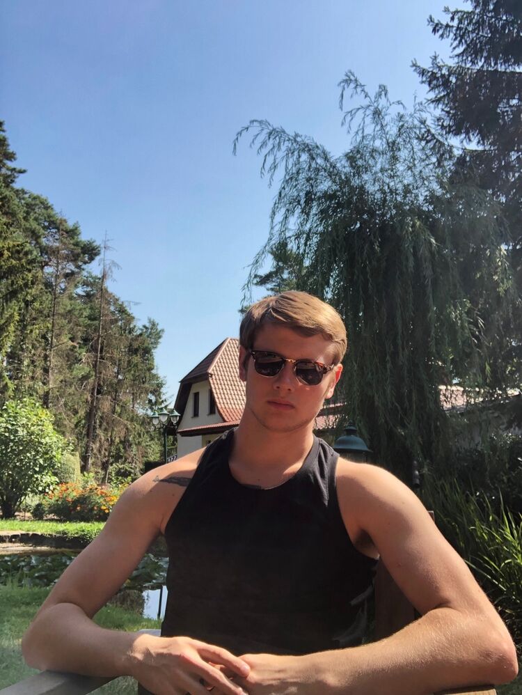  23887061  Artur, 26 ,    