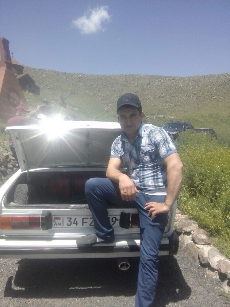  ,   Mher, 33 ,     