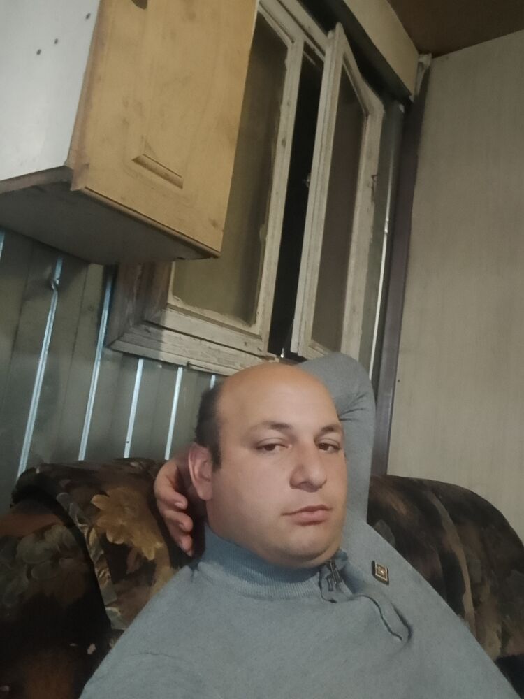  47781751  Davit, 33 ,    