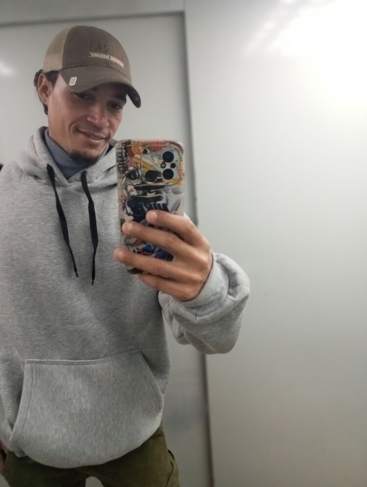  48221491  Manuel, 30 ,    