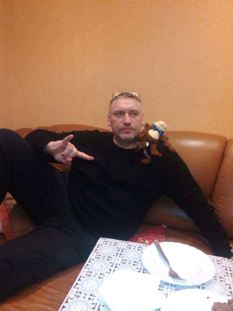  8770631  Vladimir, 54 ,    