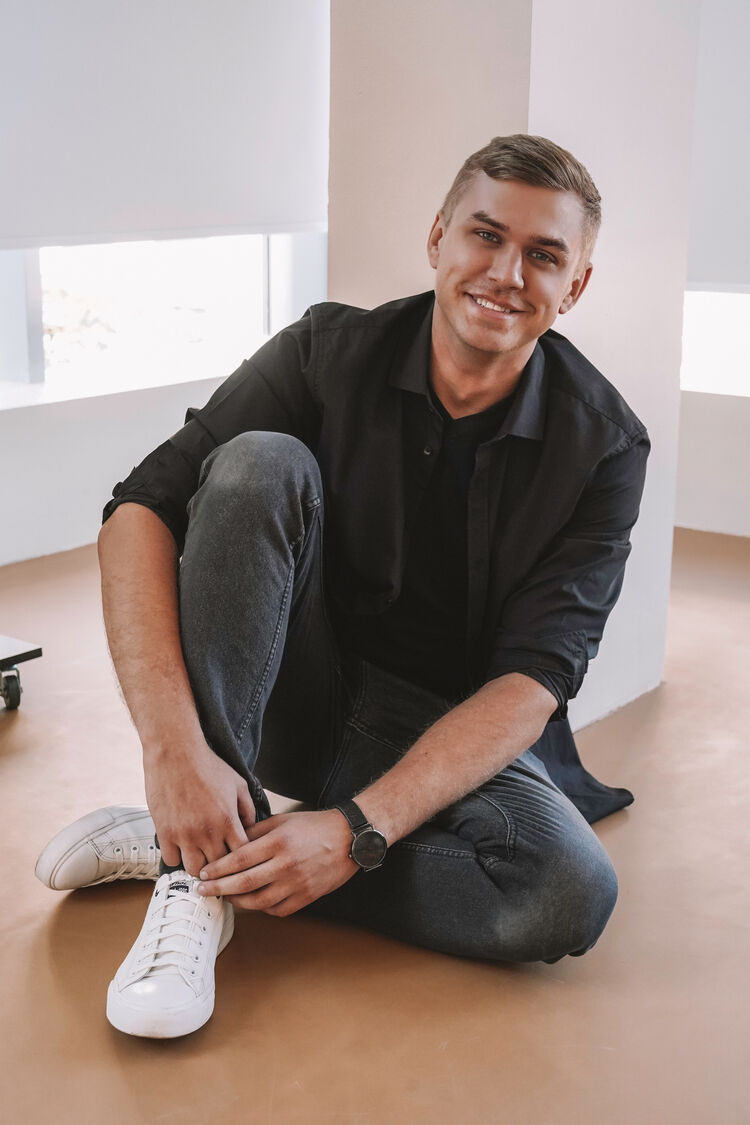  36902861  , 32 ,    -