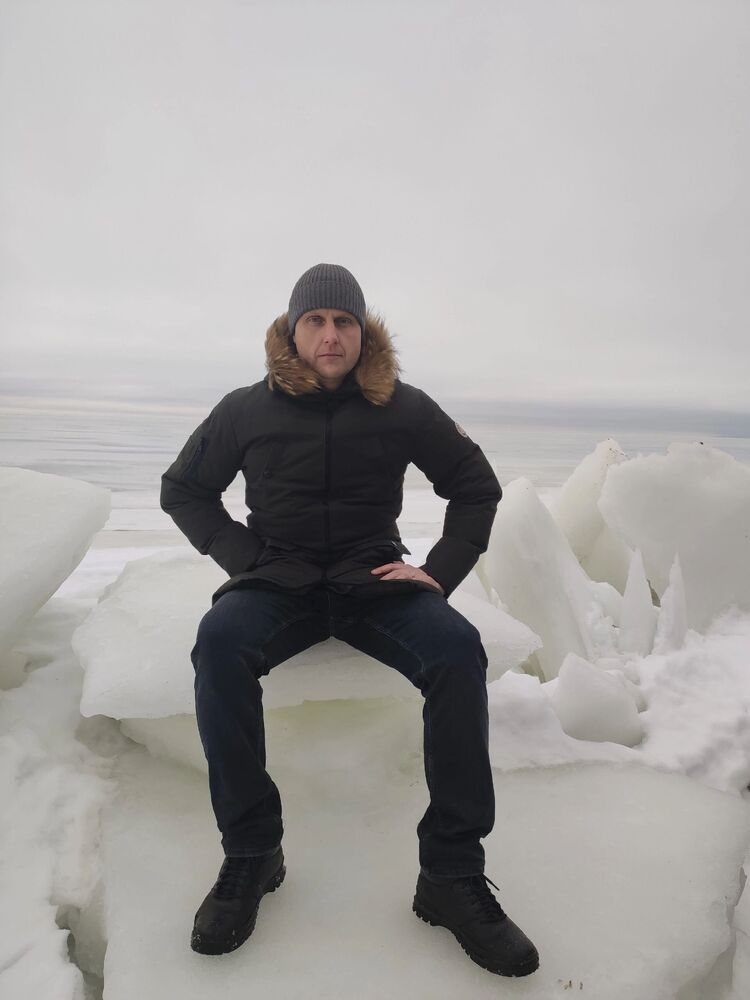  ,   Alex, 42 ,   ,   