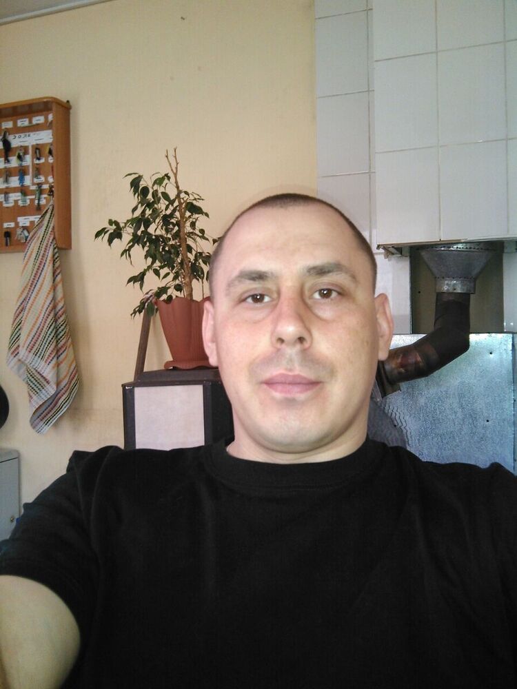  20617751  Konstantin, 35 ,    