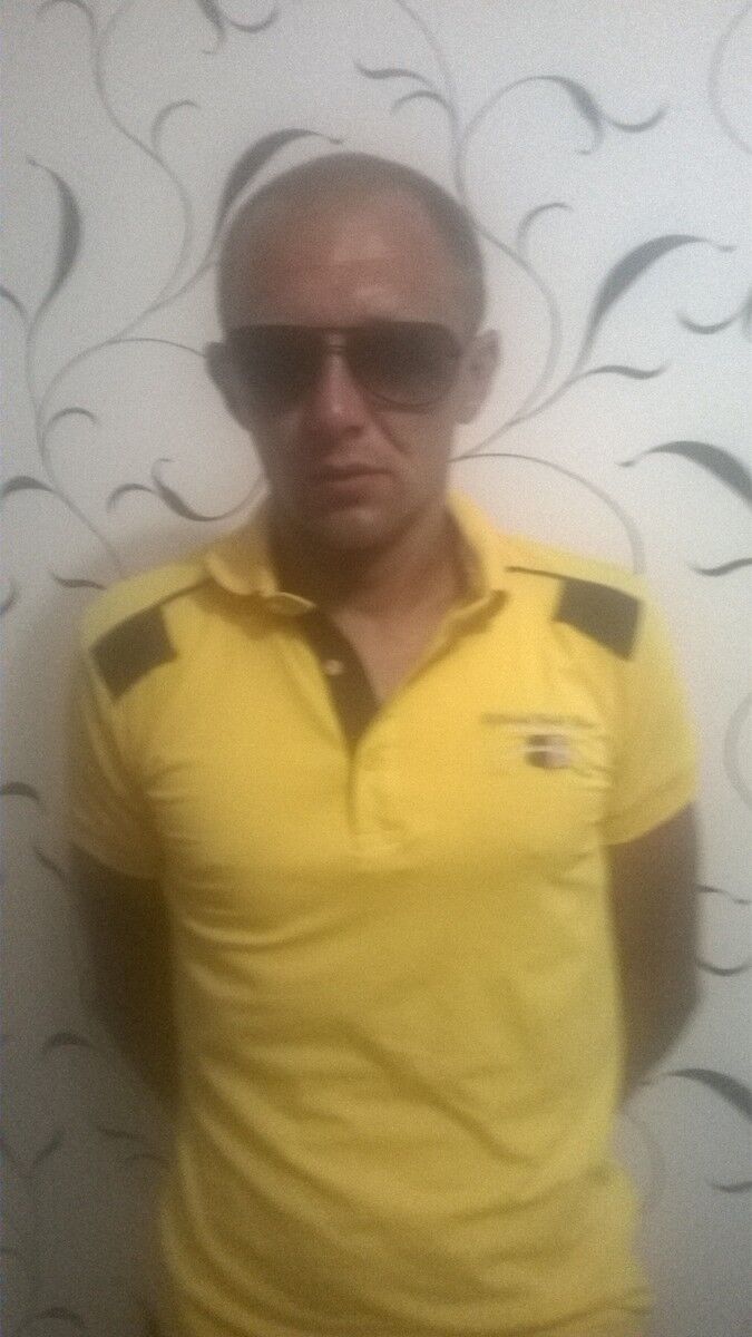  ,   Artem, 42 ,   